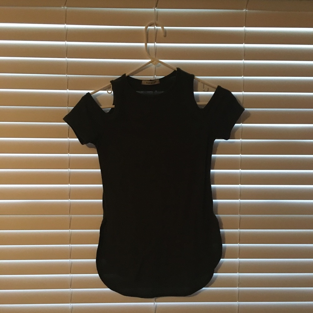 Olive Green Papaya Cold Shoulder Top Size S 🍍🥑